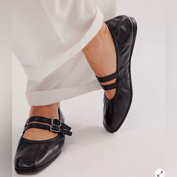 Free People Shoes - NWOB Free People Black Gemini Flats- Size 7